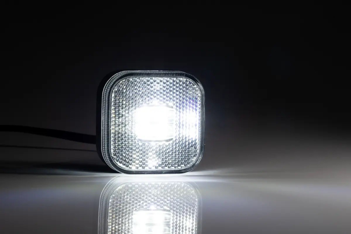 Фонарь габаритный FRISTOM белый (кабель 2*0,75 мм) FT-027 LED+