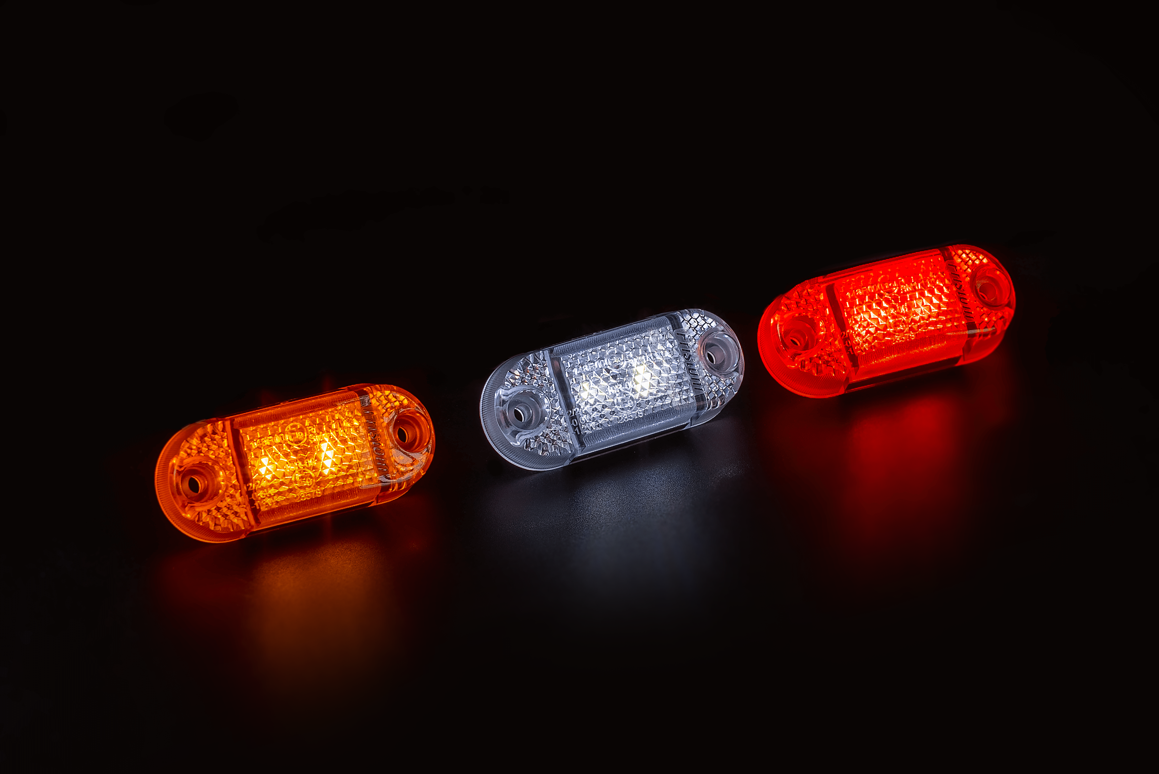 Фонарь габаритный Fristom LED 12-36В красный, версия“DARK” провод 0,15м.(65x28x18) FT-062 C LED DARK
