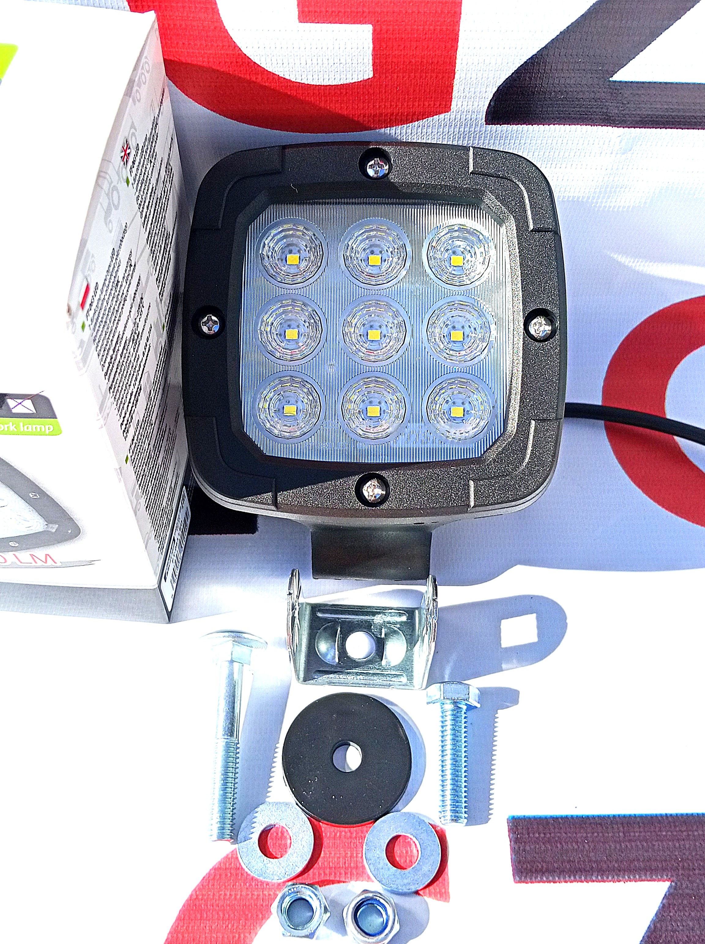 Рабочая фара Fristom FT-063 LED с мин. мощностью 650 lm, 9 диодов, на шарнире